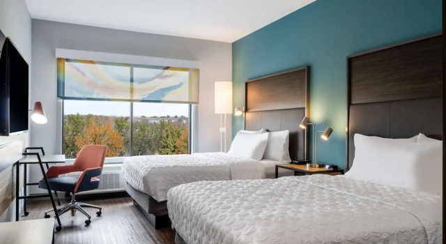 Четырёхместный номер Standard Tru By Hilton Chesapeake- Greenbrier