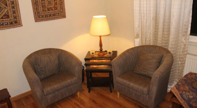 Beautiful 2 BR Apt Quiet & Private, Забронировать Отель Амман Провинция Амман, рядом с Римский театр Аммана
