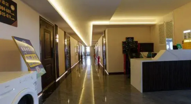 Grizzly Bear E-sports Intelligent Audio and Video Apartment (Pedestrian Street)
