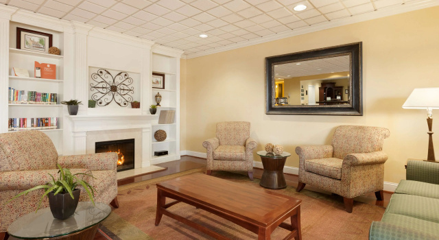 Country Inn & Suites by Radisson, Fredericksburg South (I-95), VA, Забронировать Отель Фредериксберг Виргиния, рядом с Spotsylvania Regional Medical Center