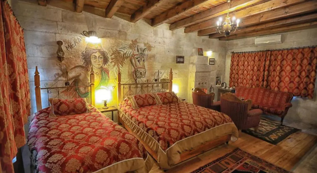 Трёхместный номер Lower Floor Stone Deluxe Travellers Cave Hotel