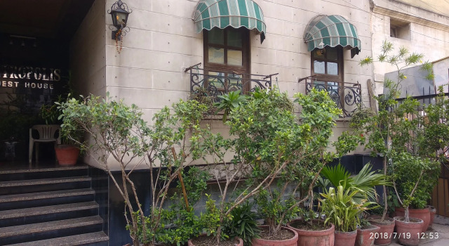 The Metropolis Guest House Near RK Ashram Metro Station