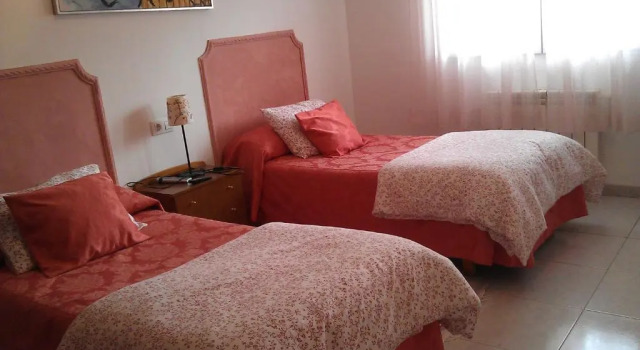 Одноместный номер Standard с балконом и с красивым видом из окна Pensión Residencia Miñones