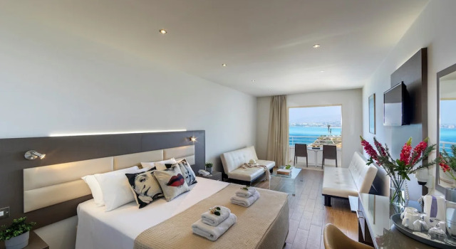 Habitación familiar Estándar con vista al jardín Queens Bay Hotel