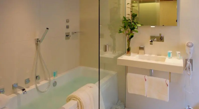 Номер Standard с балконом Hotel Museu Llegendes de Girona