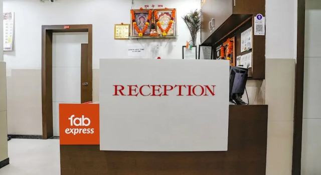 Via Sai Lodging - Nashik Railway Station, Забронировать Отель Отели штата Махараштры 3 звезды, 3*
