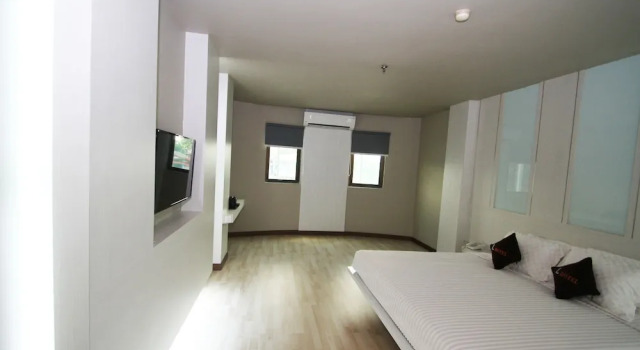 Полулюкс The L Hotel Entertainment