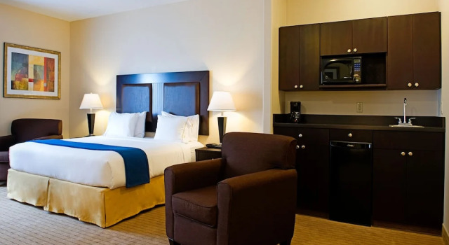 Двухместный люкс Holiday Inn Express & Suites-Regina-South by IHG