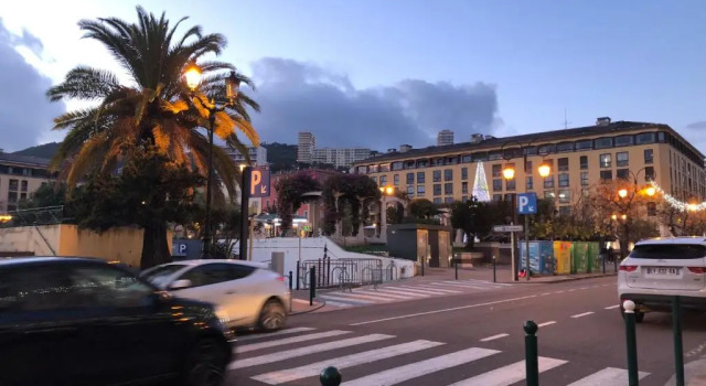 Quartier historique Plein coeur d Ajaccio proche de toutes commodités plage à 150m Grand F2 4 couchages 56 M2, Varaa Hotelli Ajaccio 