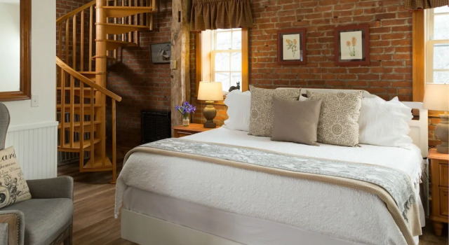 Апартаменты Deluxe Four Chimneys Inn