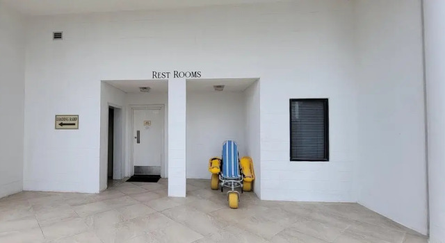 2 Level Beachfront Luxury 2 Bedroom Home by Redawning