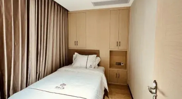 Люкс Four Seasons Hotel (Wuchuan Airport)