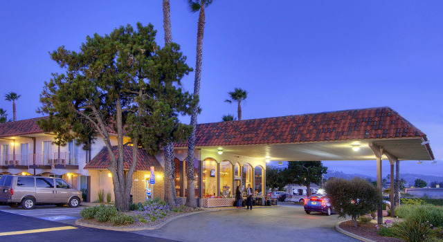 Hampton Inn & Suites San Mateo-San Francisco Airport, Забронировать Отель Отели Сан-Матео 3 звезды, рядом с Mills Health Center - Sutter Health, 3*