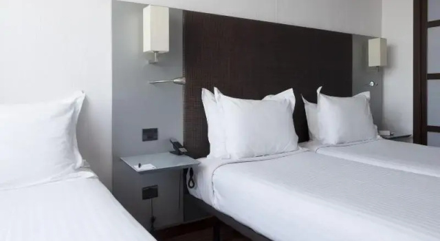 Трёхместный номер Standard AC Hotel Porto by Marriott