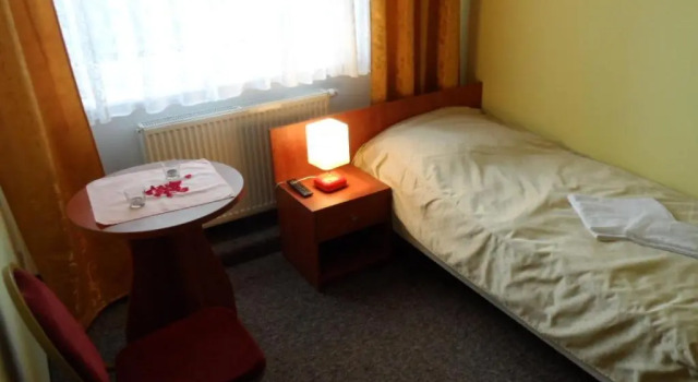 Hotelik Gold, Réserver Hôtel Raszyn Varsovie