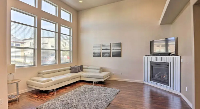 Sleek & Modern Townhome ~ 11 Mi to Dtwn Boise, Buchen Sie Ferienwohnung Meridian Bogus Basin
