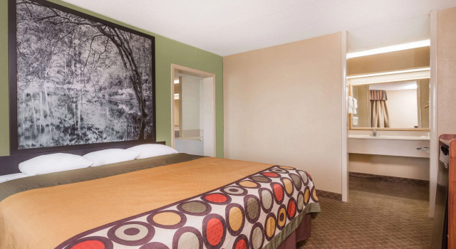 Super 8 by Wyndham Macon West