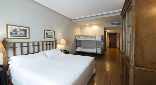 Четырёхместный номер Barceló León Conde Luna
