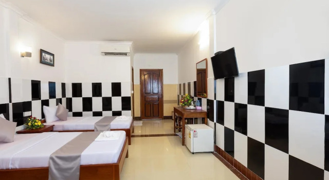 Botoum Hostel