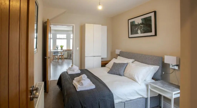 Bright and Luxurious Flat in the Heart of Reading, Забронировать Отель Отели Рединга с парковкой, рядом с Reading Central Library, Парковка