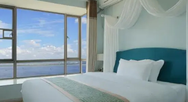Кровать в общем номере HELLO Sea View Hotel (Sunshine Coast Store)
