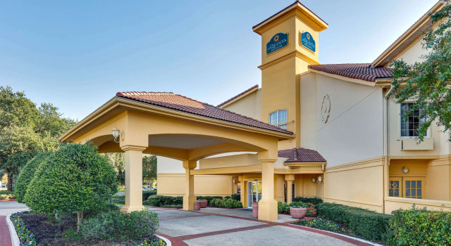 La Quinta by Wyndham Dallas - Addison Galleria, Забронировать Отель Отели Эддисон с бассейном, Бассейн