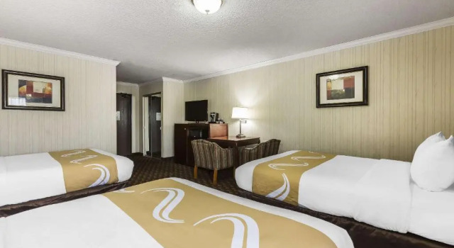 Шестиместный семейный номер Standard Quality Inn & Suites Los Angeles Airport - Stadium District