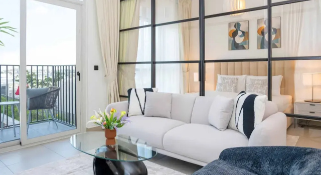 Cozy 2BR Apartment in Socio Tower 2, Забронировать Апартаменты/квартира Отели Дубая с бассейном, Бассейн