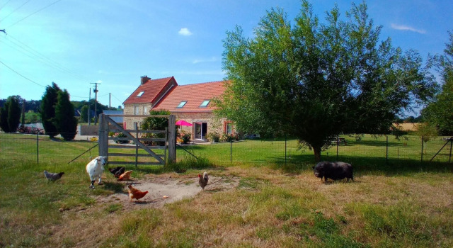 Semi Detached House, Bacilly, Забронировать Отель  