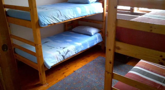Кровать в общем номере Gansbaai Lodge & Backpackers