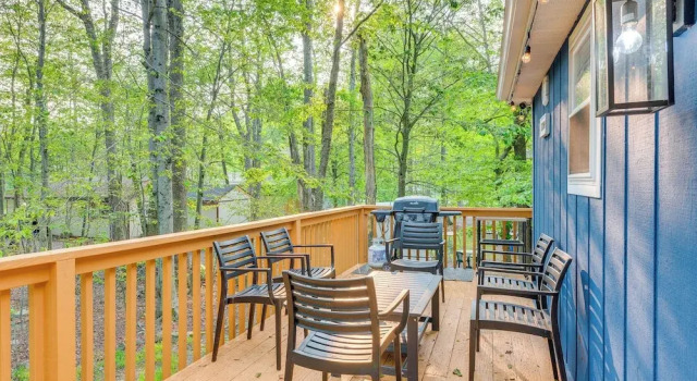 Коттедж Game Room & Deck: Family Home in Tobyhanna!