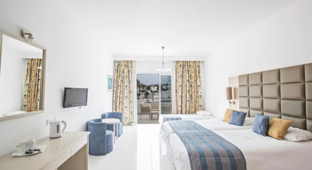 Standard Família quarto Odessa Beach Hotel