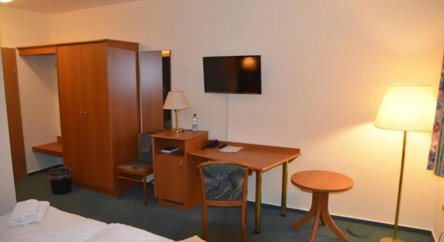 Hotel zum Gesundbrunnen, Забронировать Отель Бад-Цвишенан East Frisia