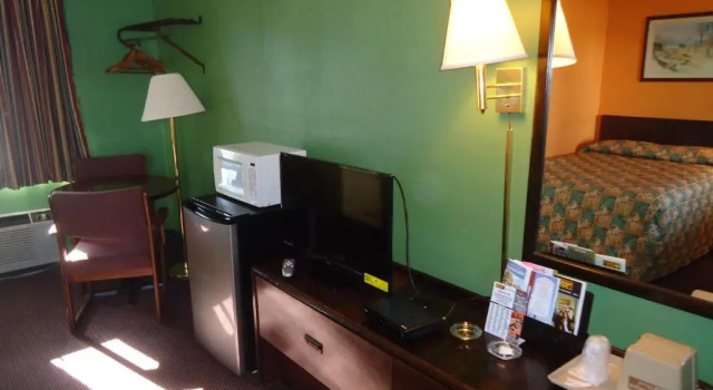 Четырёхместный номер Standard Budget Host Inn Somerset
