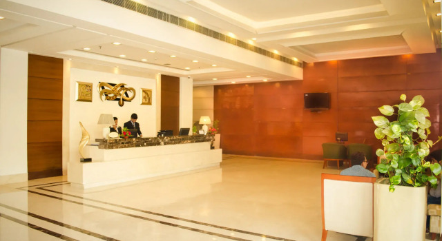 Hotel Haut Monde, Забронировать Отель Бизнес-отели Гургаон, 4* 5*