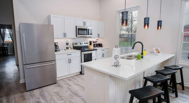 Коттедж с 4 комнатами Magnificent 4BR Near Famous Riverwalk and Downtown