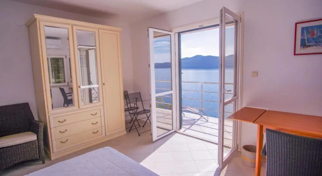 3 Bedroom Beach House with private sea access, Rezerwuj Hotel Slano Dubrownik