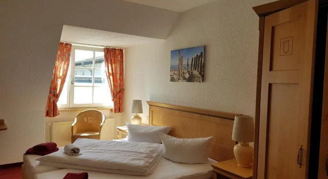 Hotel Alt Wittower Krug, Забронировать Отель Вик Wittow Peninsula