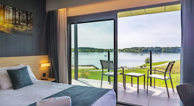 Номер Standard с видом на озеро Golden Lakes Village