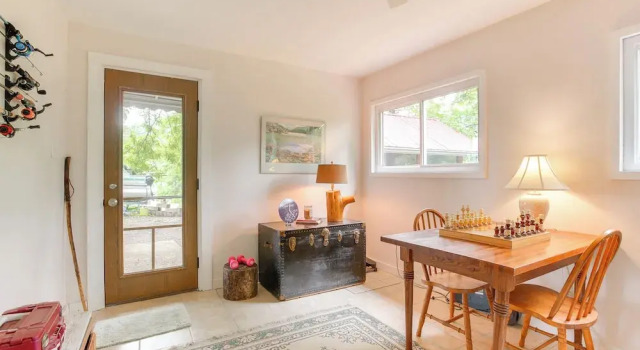 1 Mi to Burr Oak Lake: Home w/ Deck & Patio!, Buchen Sie Ferienhaus Glouster Ohio