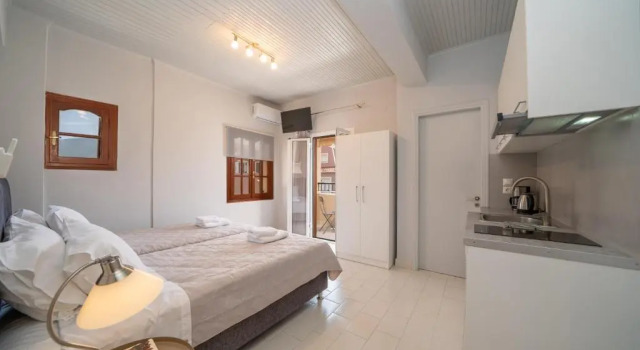 Студия Marys Studios & Apartment