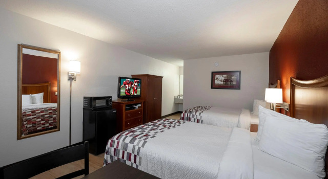 Четырёхместный номер Deluxe Red Roof Inn Dothan