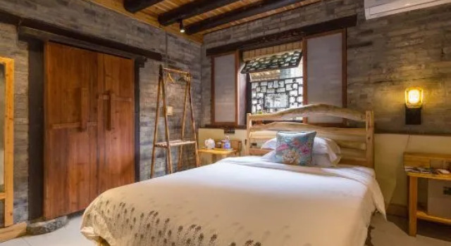 Кровать в общем номере Guandi Homestay (Yangshuo Yulonghe Jiuxian Wharf)