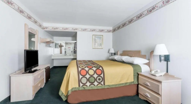 Четырёхместный номер Standard Super 8 by Wyndham Cottonwood