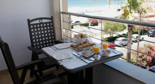 Двухместный номер Standard с балконом и с видом на море Hotel Adiafa