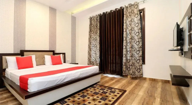 Unique House by OYO Rooms, Book Hotel Hoteller i Punjab med parkering, Parkering