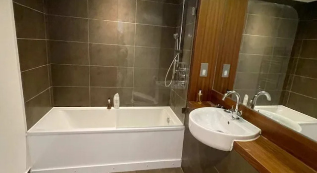 Апартаменты Peaceful 1BD Flat With Balcony - Bethnal Green