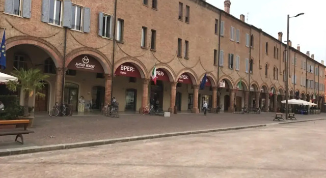 Agora 32