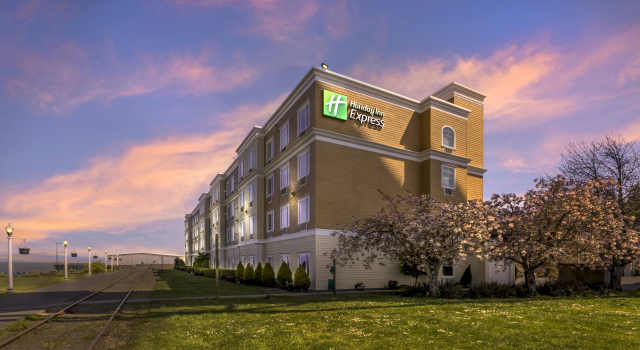 Holiday Inn Express Hotel & Suites Astoria, Rezerwuj Hotel Hotele w North Oregon Coast z parkingiem, Parking