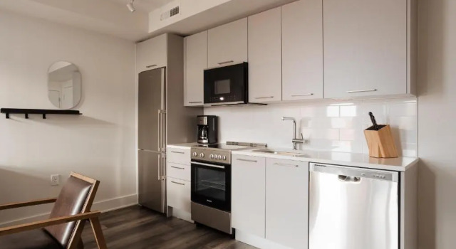 Апартаменты с балконом Reside Navy Yard, a Wyndham Residence